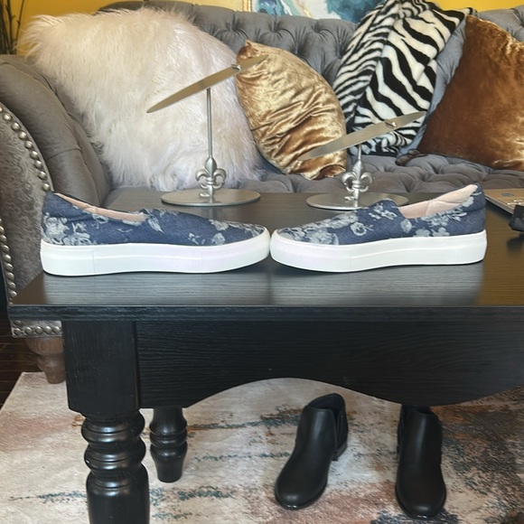 J Slides NYC Women's 8.5 Slip On Denim Casual floral print denim. - Picture 13 of 13